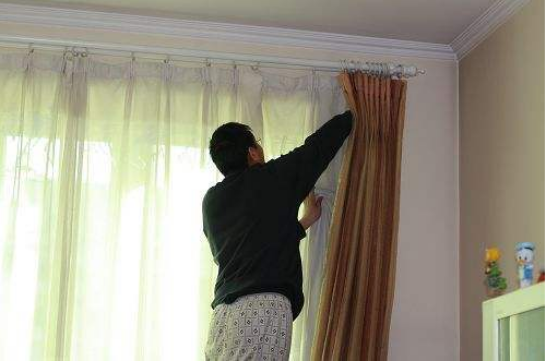 鲜艳的窗帘会造成室内环境污染