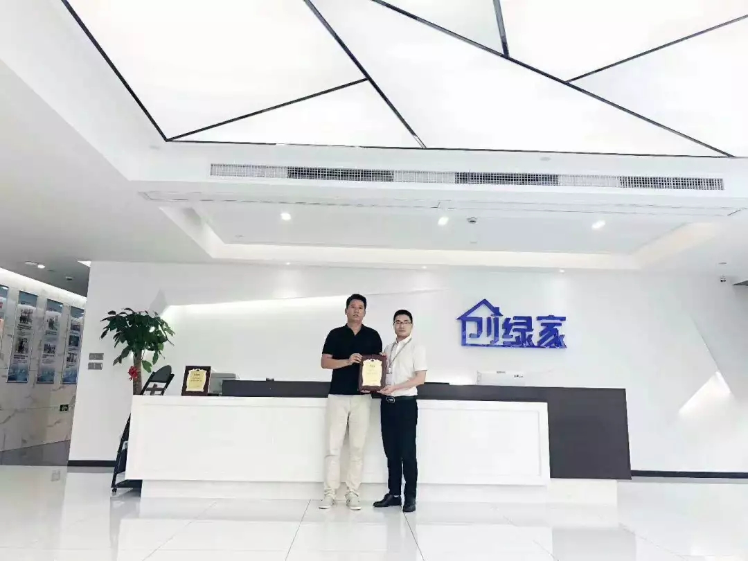 热烈祝贺刘总签约创绿家安康市区级代理！