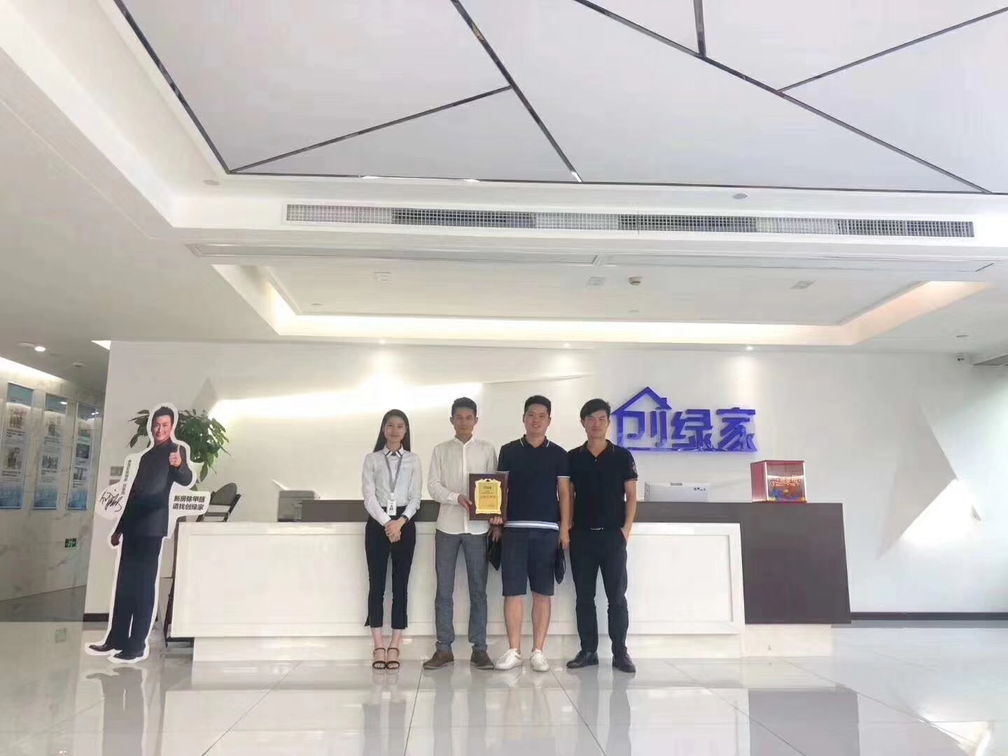 热烈祝贺倪总、秦总、周总签约创绿家宁波市区级代理！